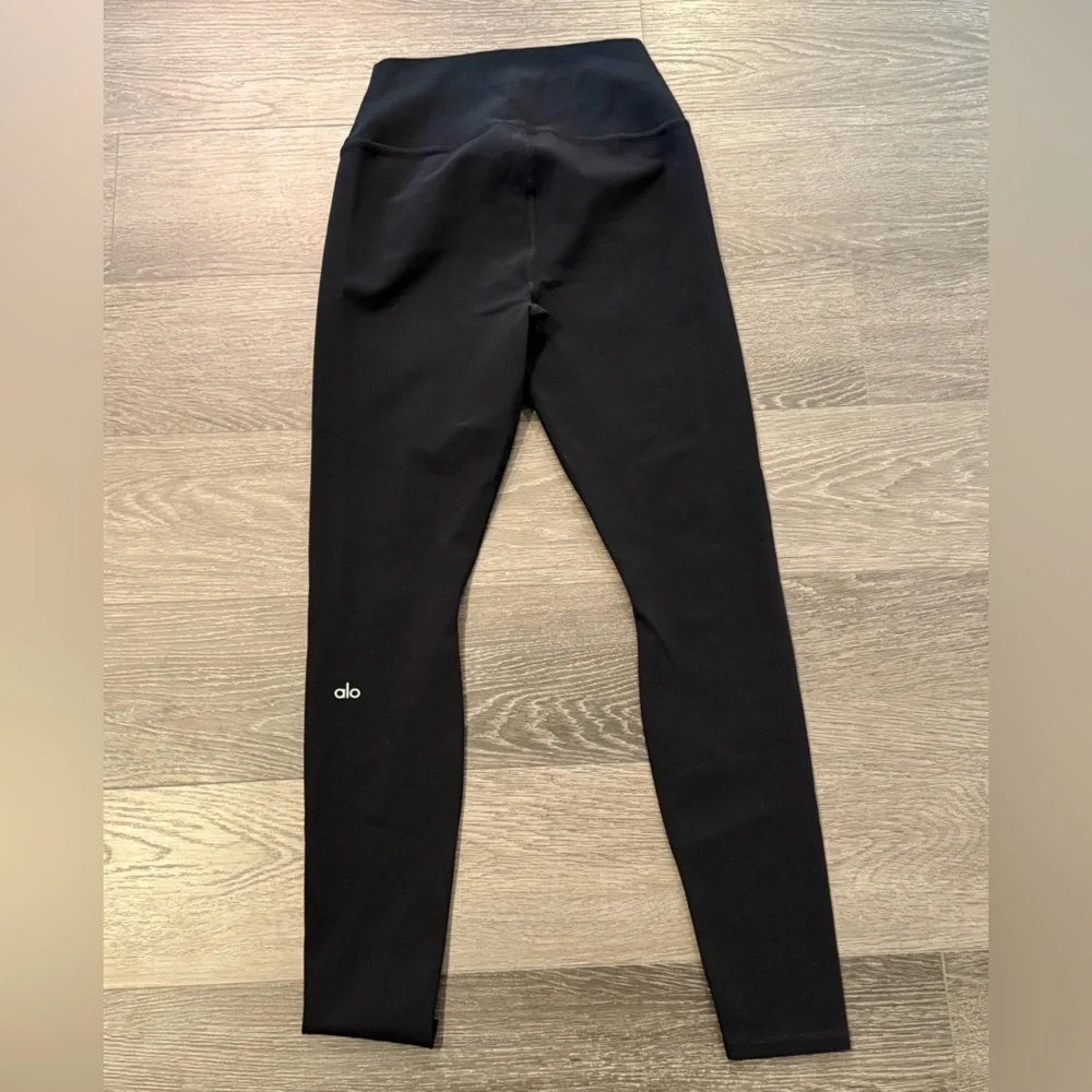ALO YOGA High-Waist Ripped Warrior Legging Size Medium in Black
